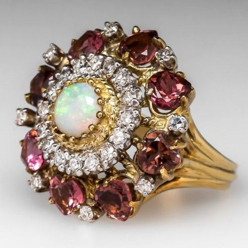 Vintage-style Zircon Points To Beauty And Nobility