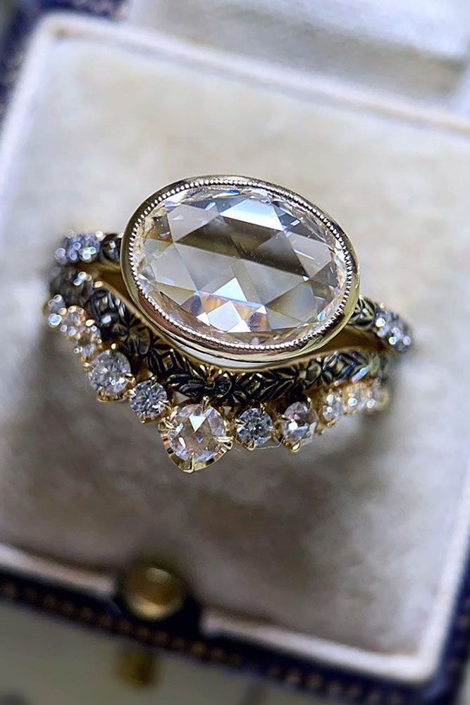 Golden Crown Inlaid With Diamond Oval Zirconia Ring Luxury Ring