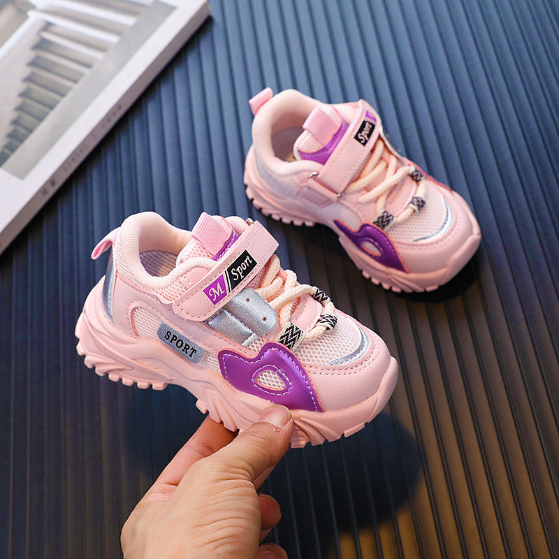 Children sports shoes