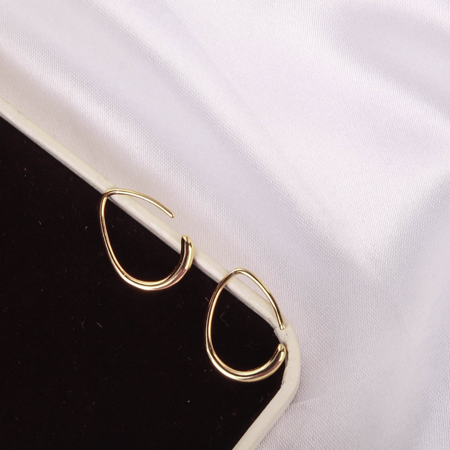 Sleek Stylish Waterdrop-shaped Earrings With Electroplating