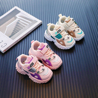 Children sports shoes