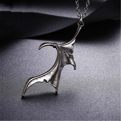 Personality Punk Heart Double Color Wing Necklace for Women Men Vinatge Fashion Statement Wing Pendant Necklace for Lovers