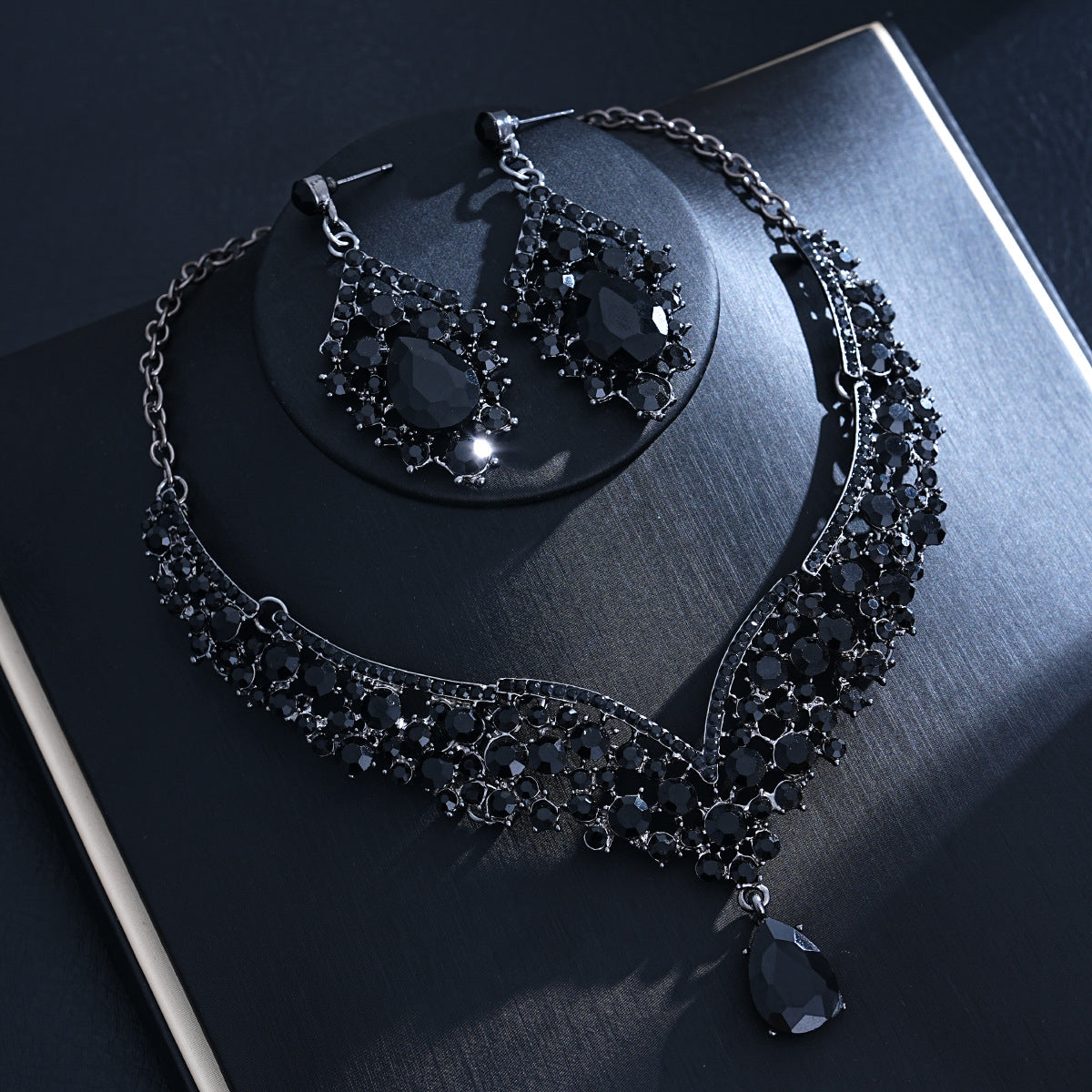 Necklace and earrings set