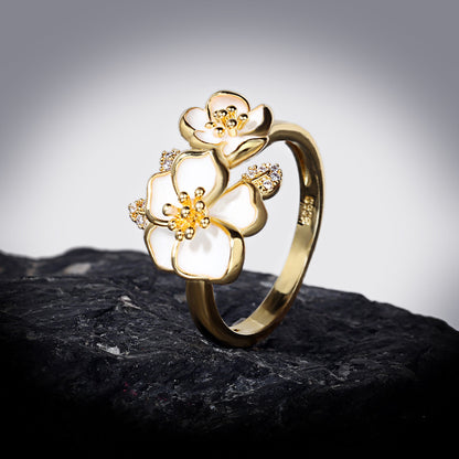 "Daisy Flower Ring for Women - White Enamel Floral Gold Jewelry