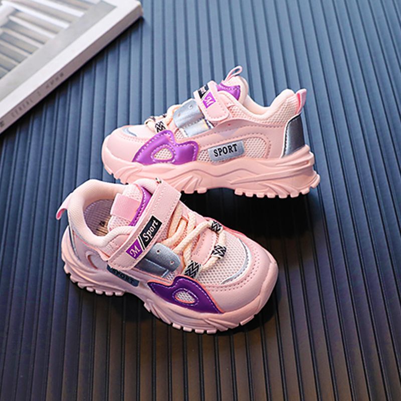 Children sports shoes