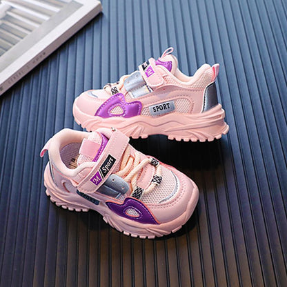 Children sports shoes