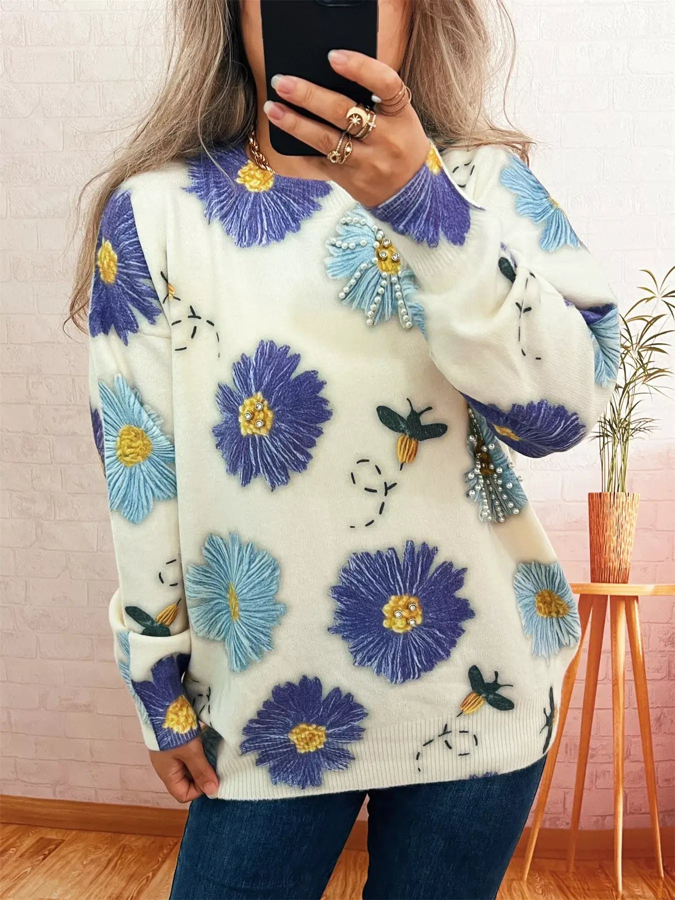 "Sweater shirt round neck for girls in floral pattern - front view"
