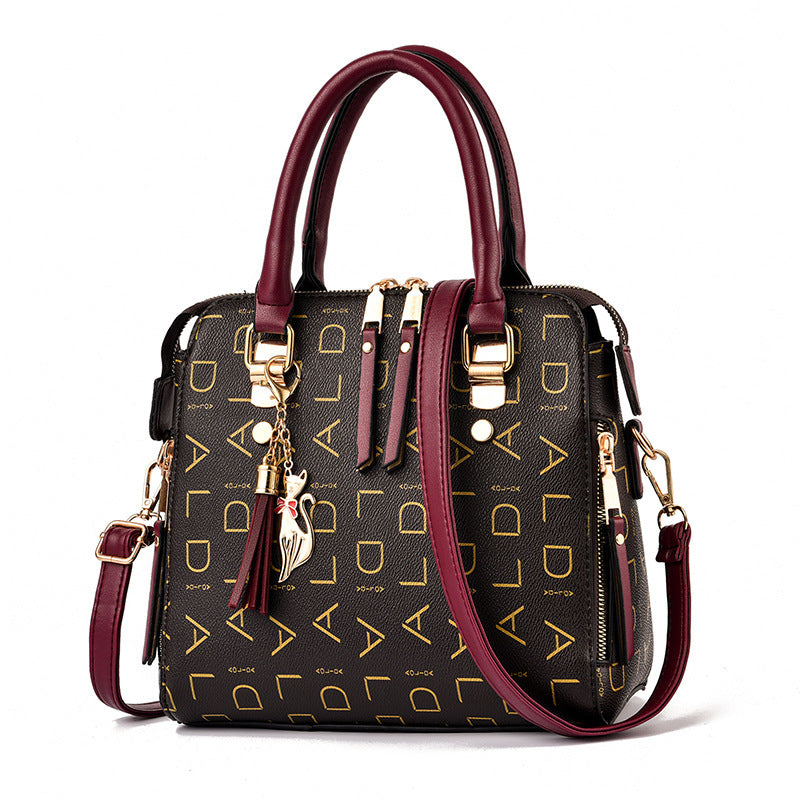 Fashionable shoulder bag